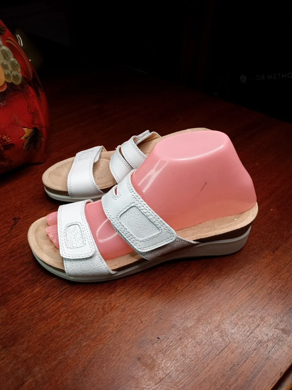 Clarks Women's Calenne Maye Style# 26177046 Size 7M White Leather Wedge Sandals